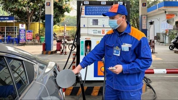 Xăng được đề xuất giảm thuế VAT 2% đến hết 2026