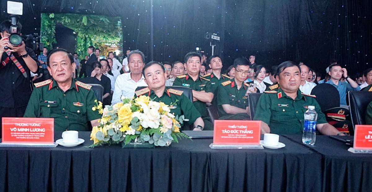 Lễ khởi công có Thượng tướng Võ Minh Lương - Uỷ viên TW Đảng, Thứ trưởng Bộ Quốc phòng (người ngoài cùng bên trái),  Lễ khởi công có Thượng tướng Võ Minh Lương - Uỷ viên TW Đảng, Thứ trưởng Bộ Quốc phòng (người ngoài cùng bên trái),