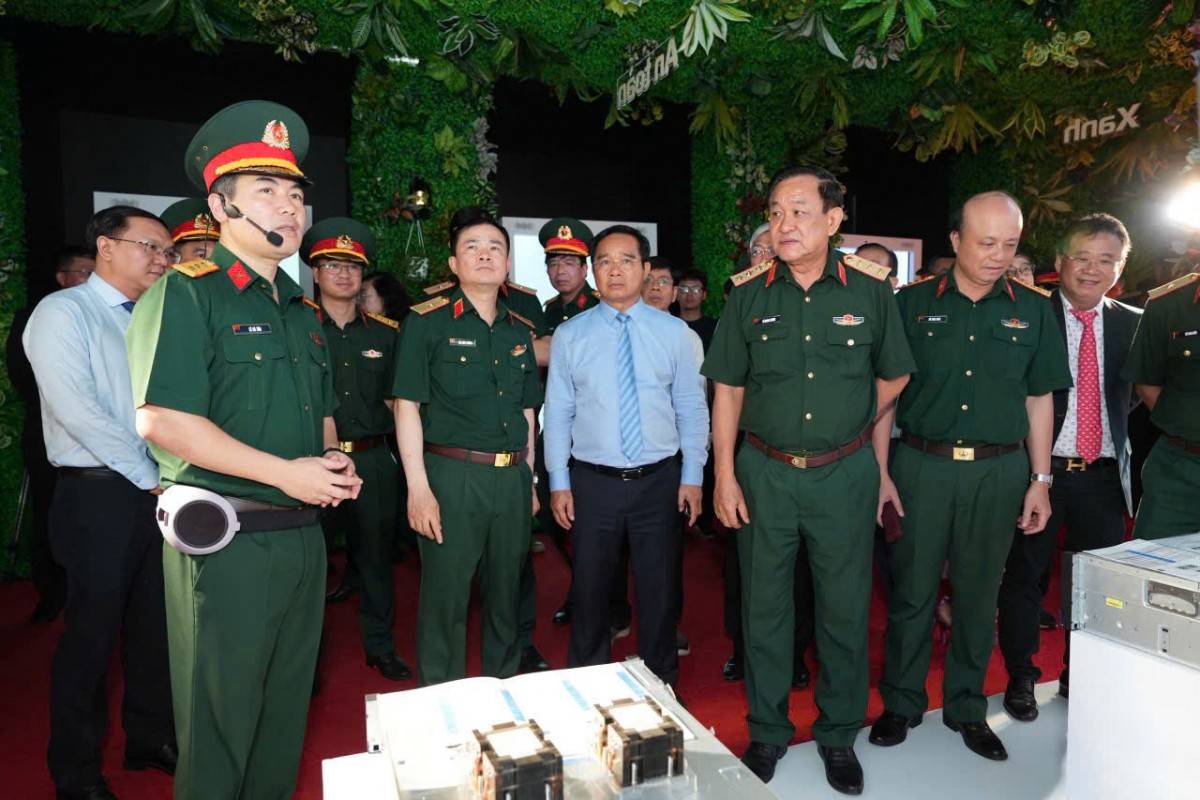 Ủy viên TW Đảng, Phó Bí thư Thành ủy, Chủ tịch UBND TP. Hồ Chí Minh Nguyễn Văn Được Ủy viên TW Đảng, Phó Bí thư Thành ủy, Chủ tịch UBND TP. Hồ Chí Minh Nguyễn Văn Được