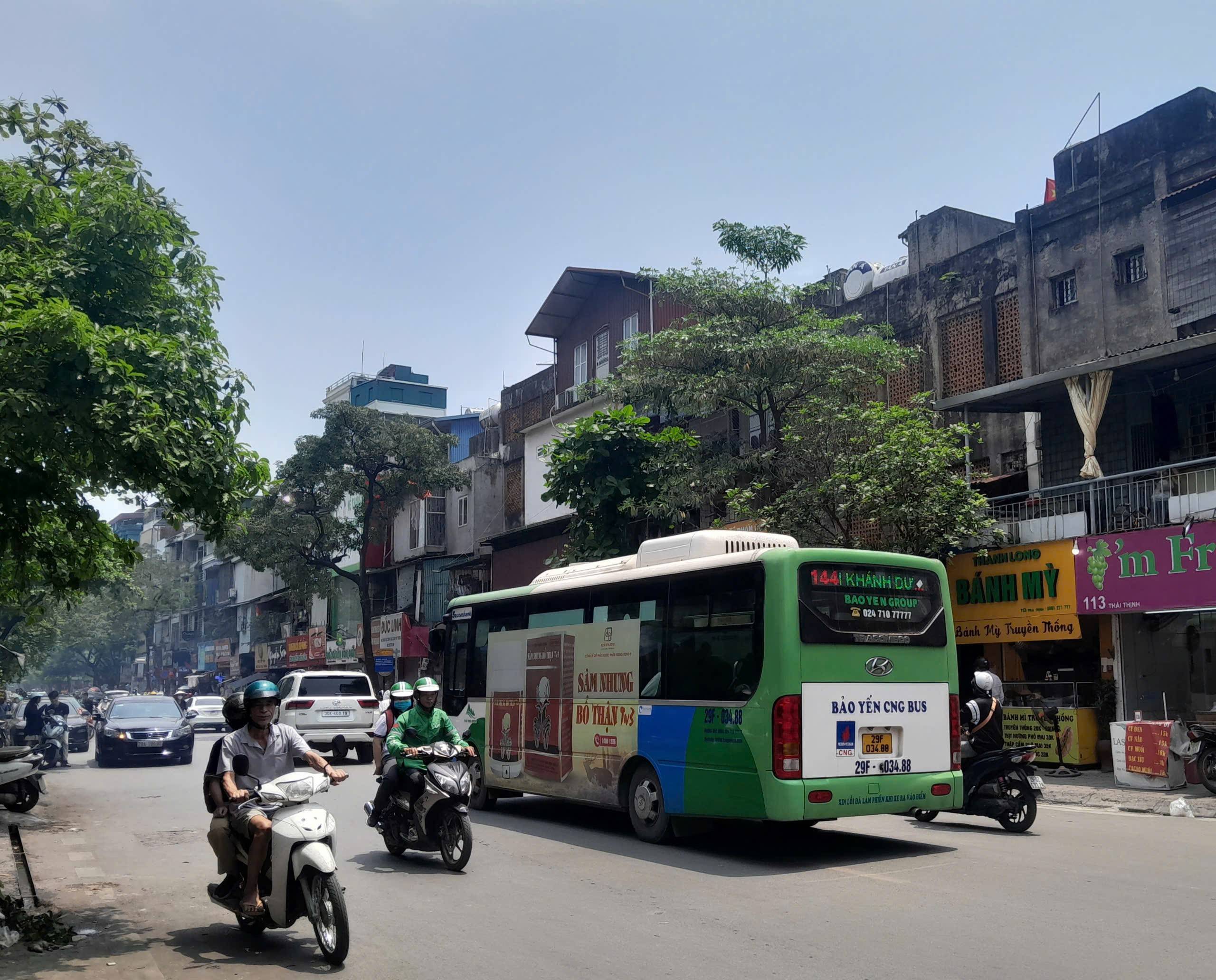 Thủ đô Hà Nội hôm nay trời nắng oi bức Thủ đô Hà Nội hôm nay trời nắng oi bức