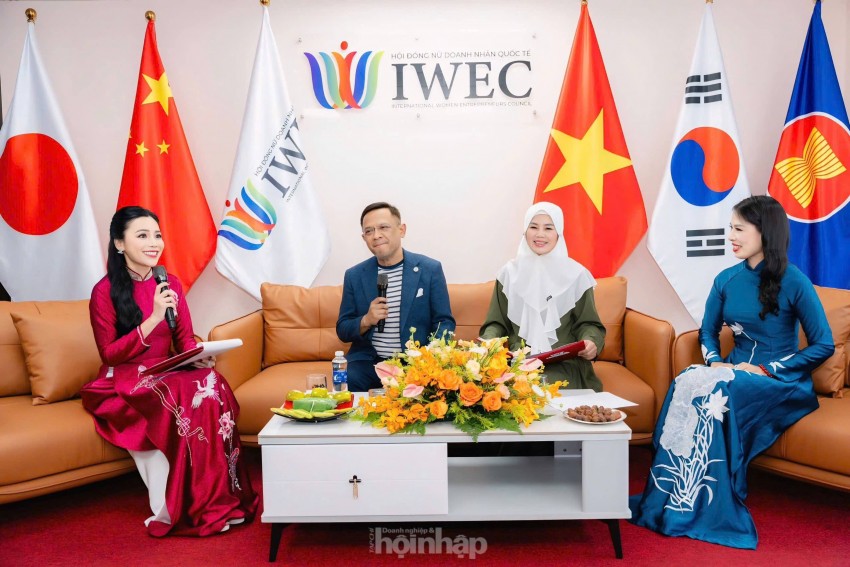 Ông Ramlam Osman và bà Zeenab Akhtar tham dự tại chương trình