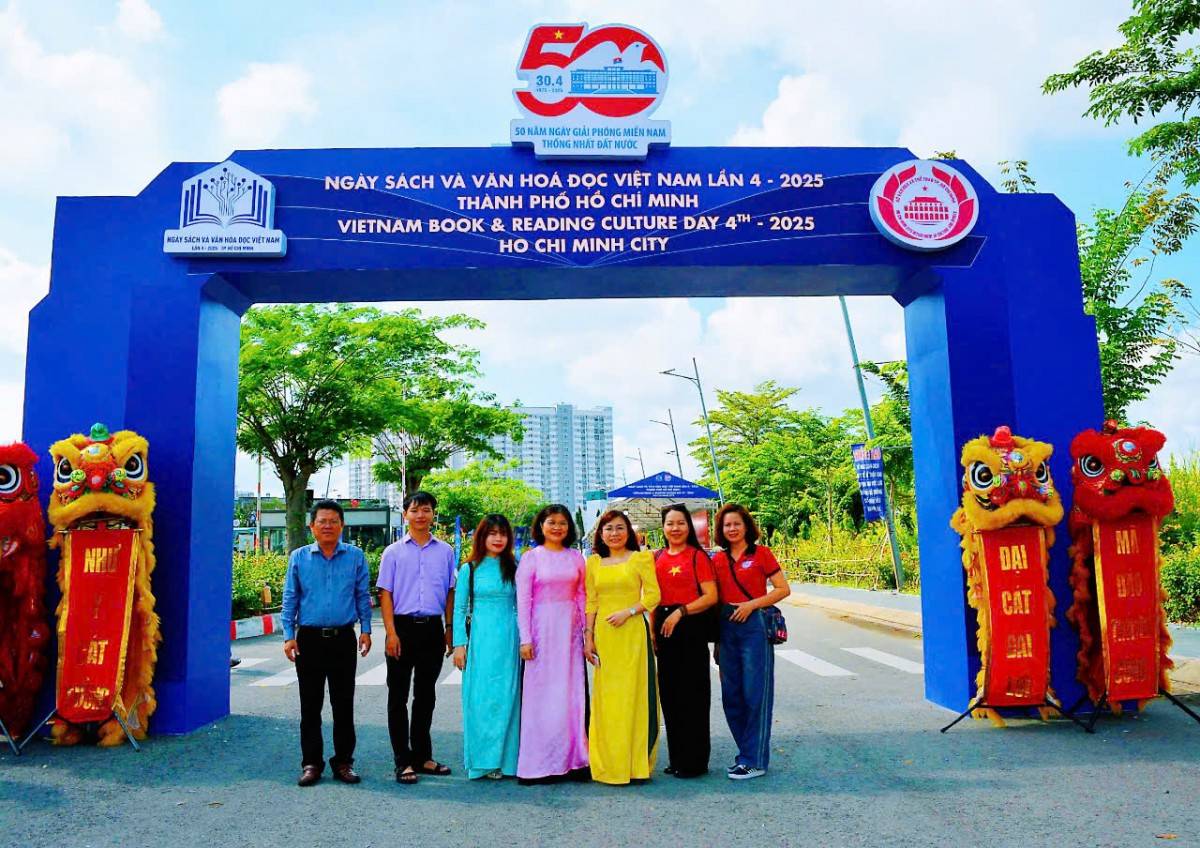 Các đại  biểu  tham  dự  Lễ  khi  mạc