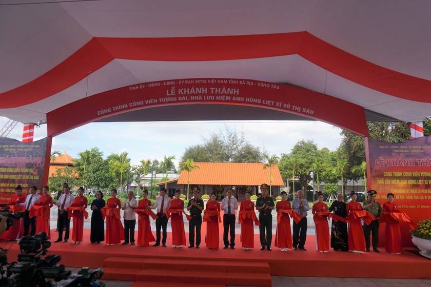 Bà Rịa - Vũng Tàu: Khánh thành Công viên tượng đài, Nhà lưu niệm Anh hùng liệt sĩ Võ Thị Sáu Bà Rịa - Vũng Tàu: Khánh thành Công viên tượng đài, Nhà lưu niệm Anh hùng liệt sĩ Võ Thị Sáu
