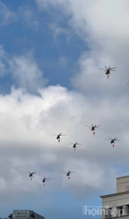 Mãn nhãn màn tổng duyệt trên không chào mừng kỷ niệm 50 năm Ngày Giải phóng miền Nam