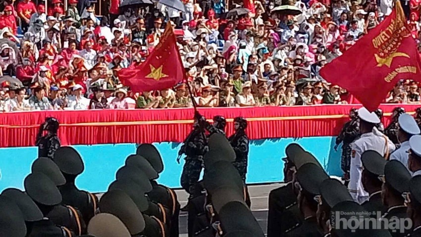 Từng đoàn diễu binh sải bước trên các tuyến đường ở TP. Hồ Chí Minh