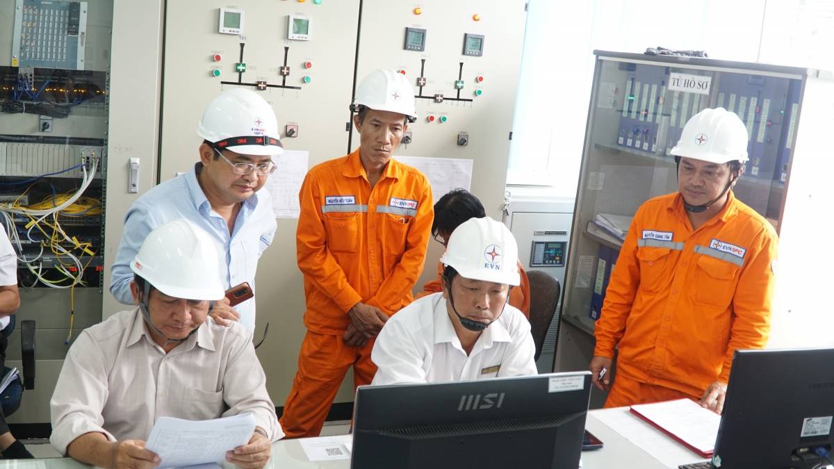 EVNSPC tiếp tục đóng điện thêm 4 công trình 110kV chào mừng 50 năm Giải phóng miền Nam