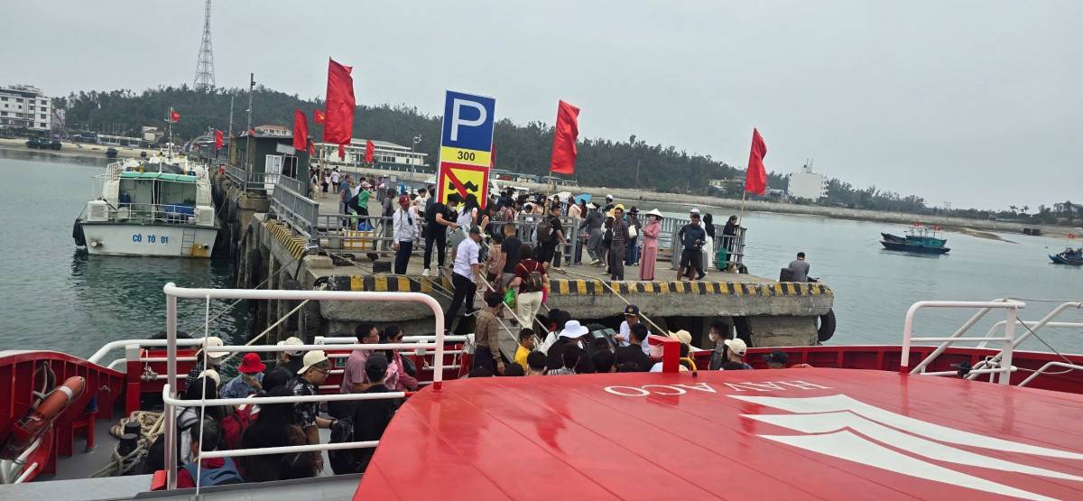 Nét mới của du lịch Cô Tô năm nay là công bố triển khai Đề án thí điểm tổ chức các hoạt động vui chơi, giải trí dưới nước và tham quan các đảo