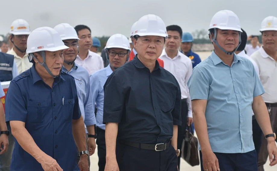 Phó Thủ tướng yêu cầu xây dựng cảng biển xanh, sân bay hiện đại tại Quảng Trị