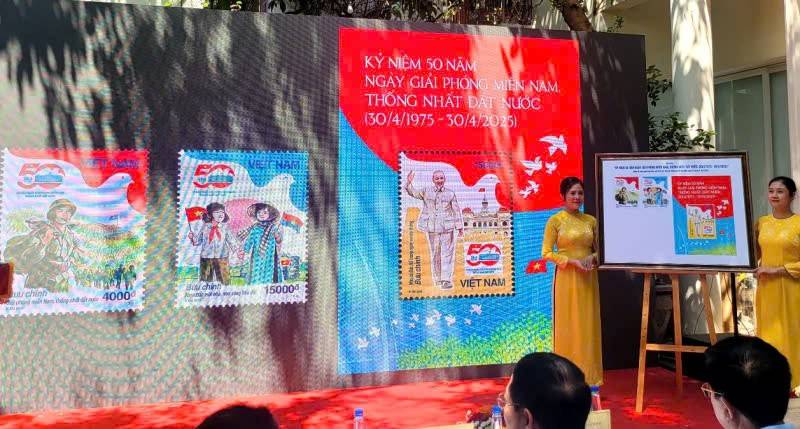 bộ tem cũng là một thông điệp mạnh mẽ, góp phần tuyên truyền, giáo dục, hun đúc lòng tự hào dân tộc và khơi dậy tinh thần yêu nước nồng nàn trong mỗi trái tim người Việt Nam. bộ tem cũng là một thông điệp mạnh mẽ, góp phần tuyên truyền, giáo dục, hun đúc lòng tự hào dân tộc và khơi dậy tinh thần yêu nước nồng nàn trong mỗi trái tim người Việt Nam.