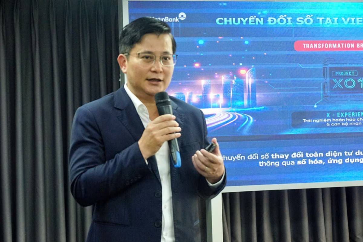 Phó Tổng Giám đốc Trần Công Quỳnh Lân, ông cũng kiêm là Giám đốc Khối Công nghệ thông tin, Giám đốc Khối Dữ liệu và Trí tuệ nhân tạo của Ngân hàng Thương mại Cổ phần Công thương Việt Nam 