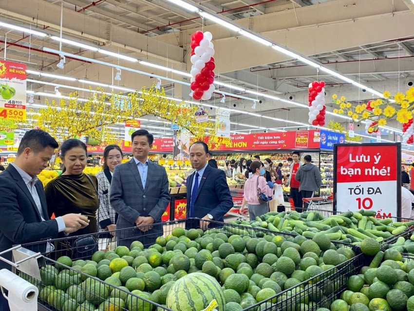 Doanh nghiệp bán lẻ tại Hà Nội đồng loạt kích cầu tiêu dùng dịp lễ 30/4 Doanh nghiệp bán lẻ tại Hà Nội đồng loạt kích cầu tiêu dùng dịp lễ 30/4