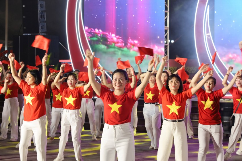 “Yên Bái - Bản hùng ca hoà cùng non sông thống nhất” chương trình nghệ thuật đặc biệt ấn tượng, hoành tráng