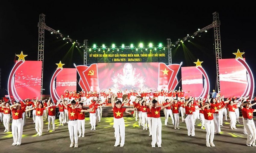 “Yên Bái - Bản hùng ca hoà cùng non sông thống nhất” chương trình nghệ thuật đặc biệt ấn tượng, hoành tráng