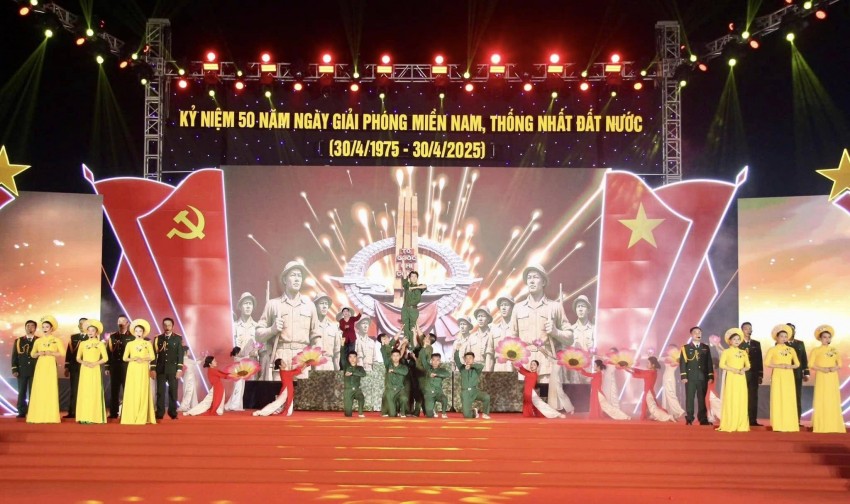 “Yên Bái - Bản hùng ca hoà cùng non sông thống nhất” chương trình nghệ thuật đặc biệt ấn tượng, hoành tráng