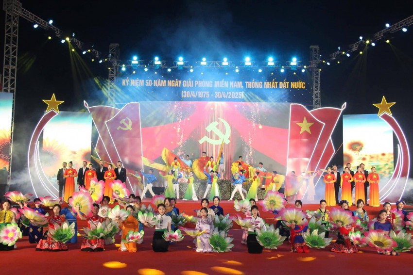 “Yên Bái - Bản hùng ca hoà cùng non sông thống nhất” chương trình nghệ thuật đặc biệt ấn tượng, hoành tráng