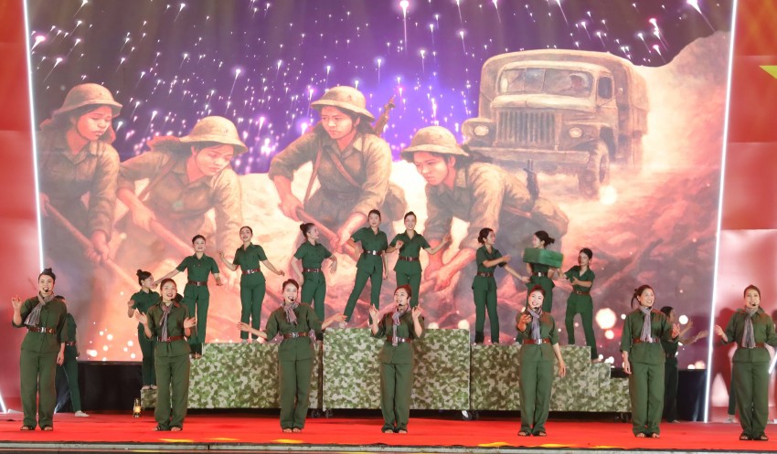 “Yên Bái - Bản hùng ca hoà cùng non sông thống nhất” chương trình nghệ thuật đặc biệt ấn tượng, hoành tráng