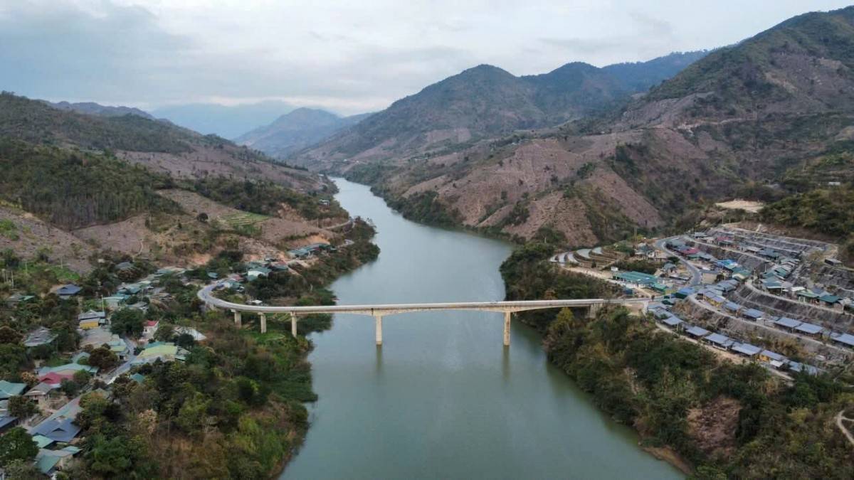 huyện miền núi cao nhất tỉnh Thanh Hóa, địa bàn hiểm trở, giao thông đi lại khó khăn. 