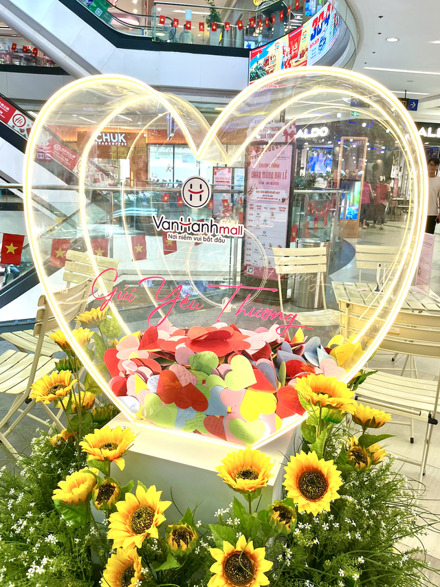 Vạn Hạnh Mall: Khi doanh nghiệp tổn thương bởi những “khoảng lặng” Vạn Hạnh Mall: Khi doanh nghiệp tổn thương bởi những “khoảng lặng”