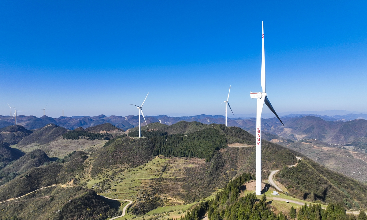 Trung Quốc dẫn đầu xu thế chuyển dịch năng lượng xanh toàn cầu