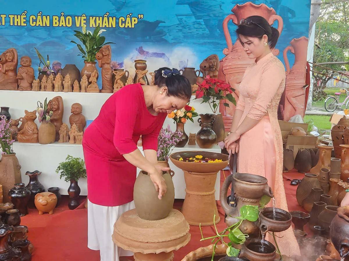 Ninh Thuận: Trung tâm xúc Tiến Đầu tư, Thương mại và Du lịch đem gốm Bàu Trúc quảng bá đến đông đảo du khách