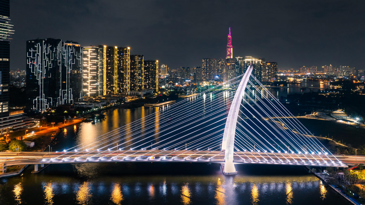 Bừng sáng cầu Ba Son trước đại lễ kỷ niệm 50 năm ngày Giải phóng miền nam