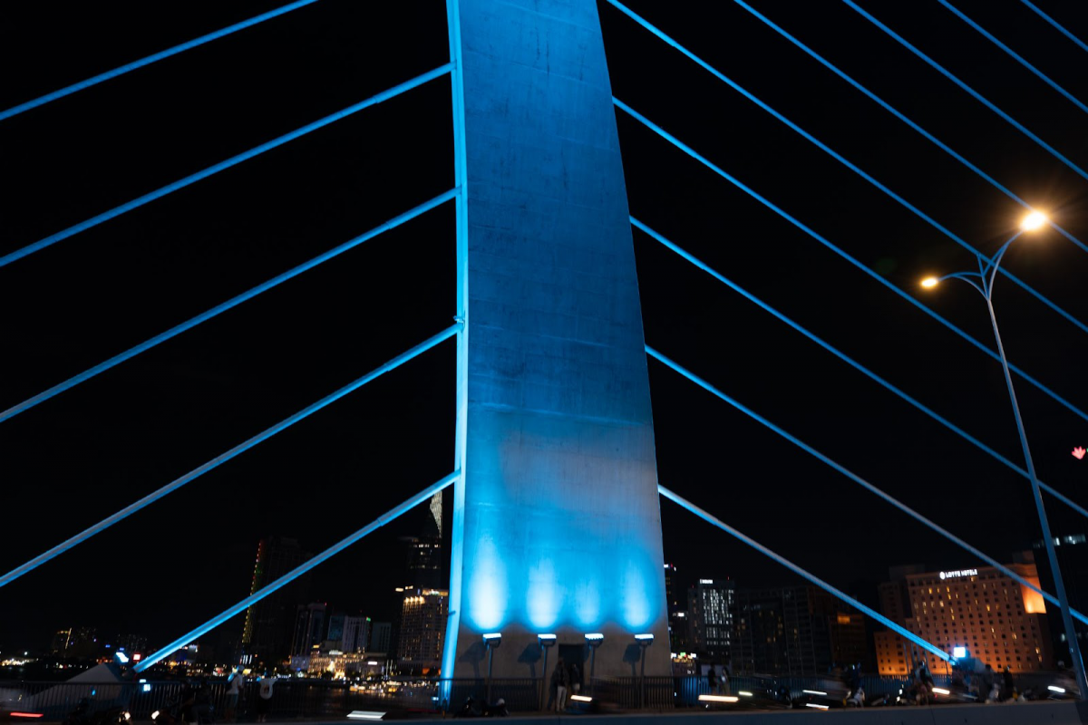 Bừng sáng cầu Ba Son trước đại lễ kỷ niệm 50 năm ngày Giải phóng miền nam