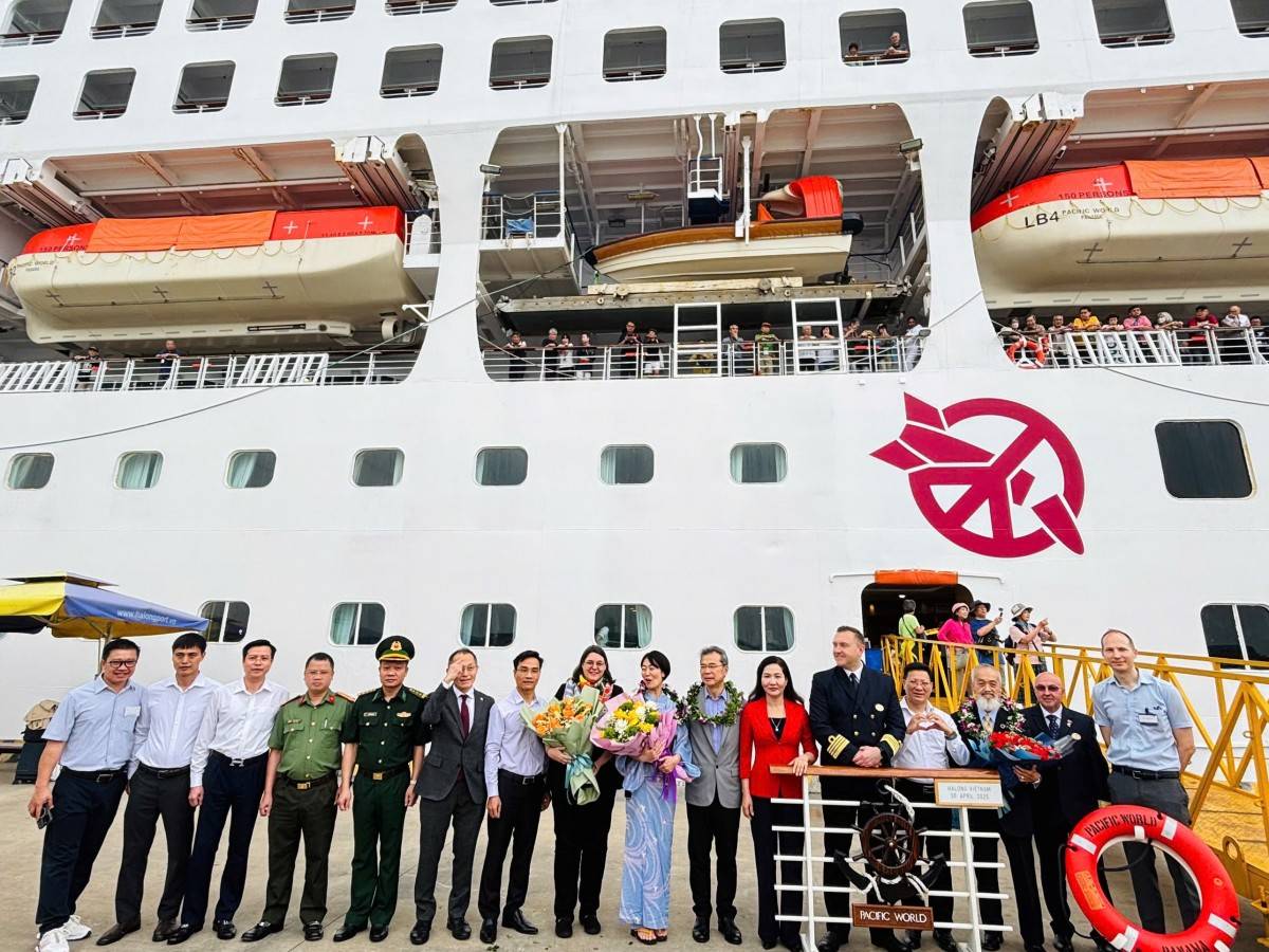 Quảng Ninh đón khoảng 1.700 du khách trên Tàu biển Pacific World đến tham quan du lịch