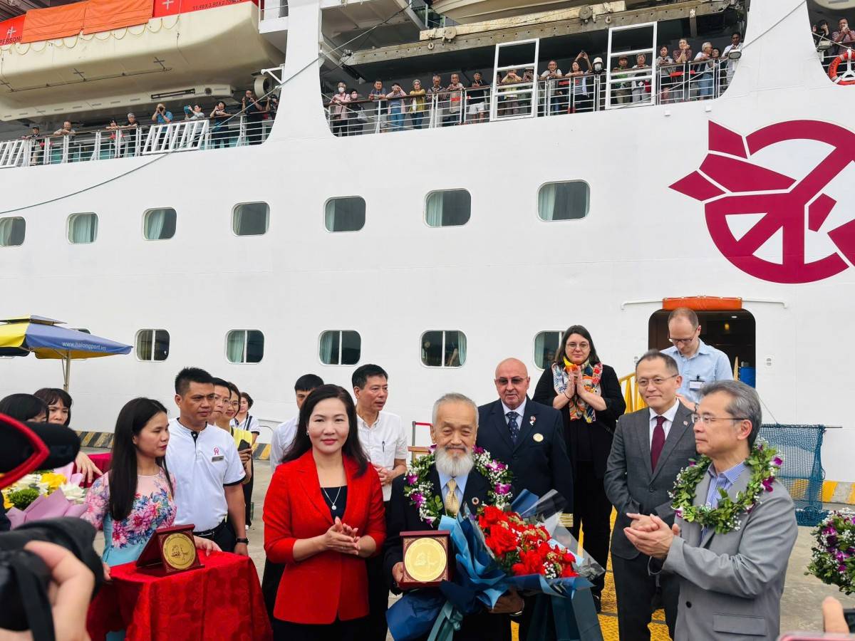 Quảng Ninh đón khoảng 1.700 du khách trên Tàu biển Pacific World đến tham quan du lịch