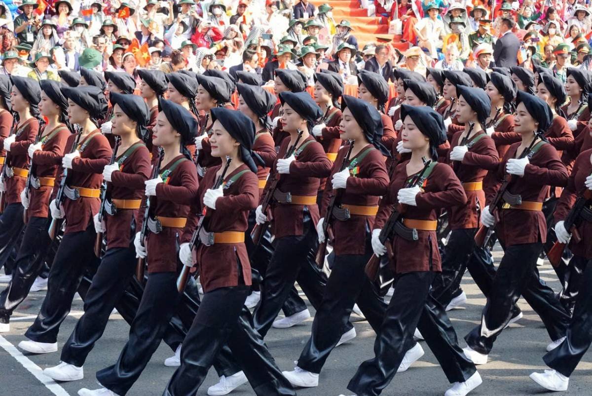 Loạt ảnh ấn tượng về diễu binh diễu hành kỷ niệm 50 năm thống nhất đất nước