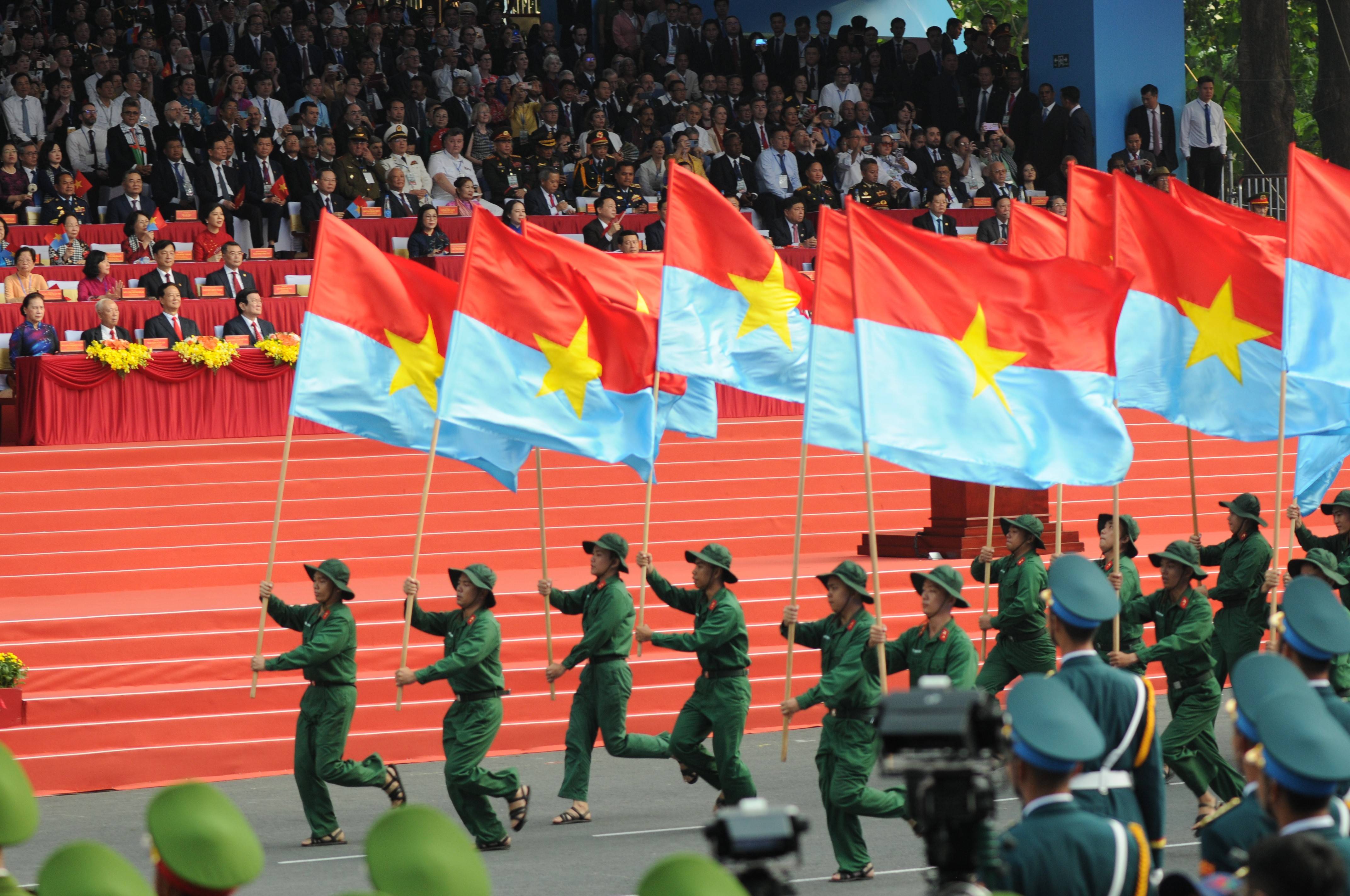 Loạt ảnh ấn tượng về diễu binh diễu hành kỷ niệm 50 năm thống nhất đất nước