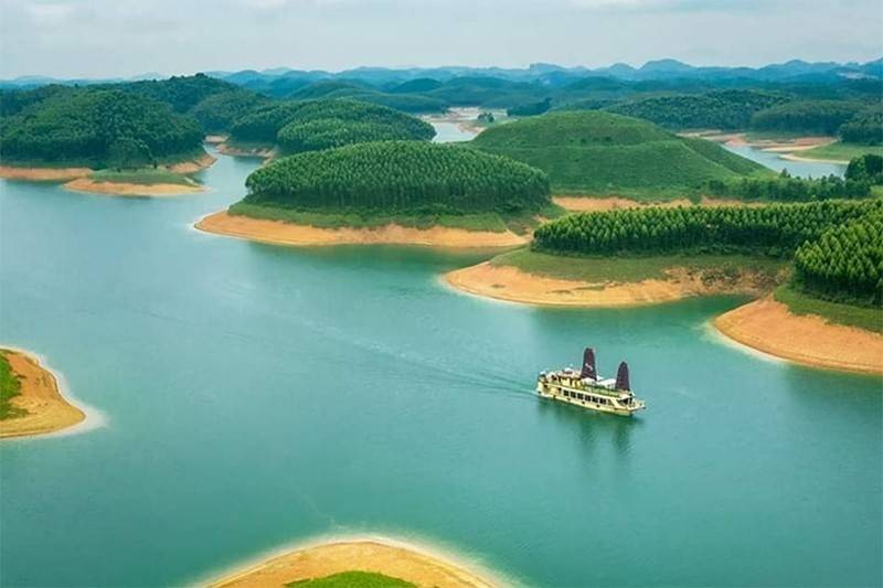 Lung linh Hồ Thác Bà (Ảnh sưu tầm)