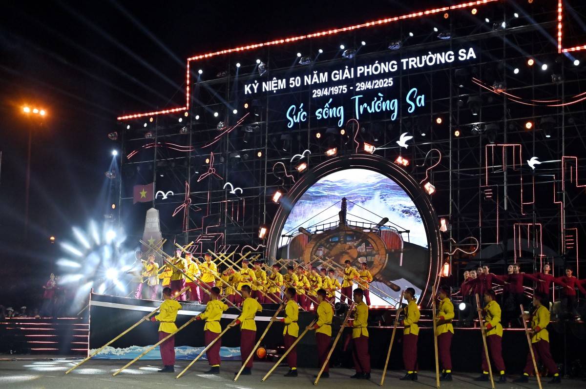 Chương trình chính luận nghệ thuật 