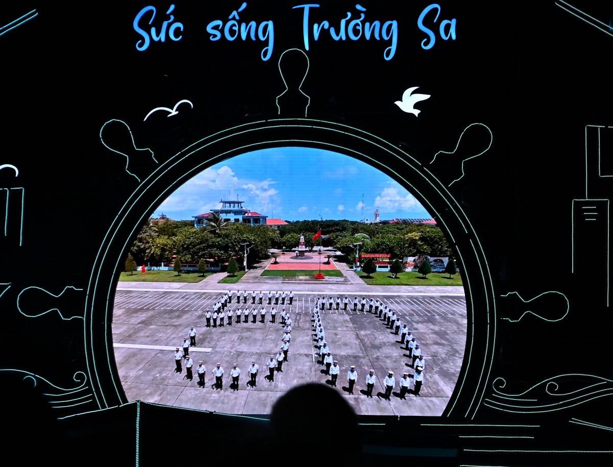 Chương trình chính luận nghệ thuật 