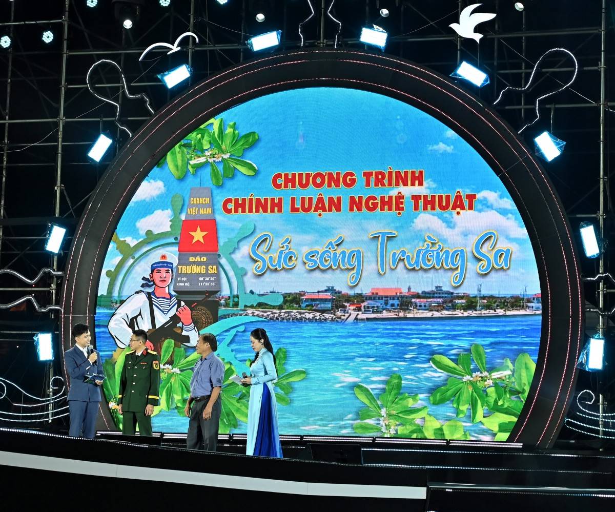 Chương trình chính luận nghệ thuật 