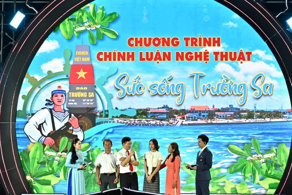 Chương trình chính luận nghệ thuật 