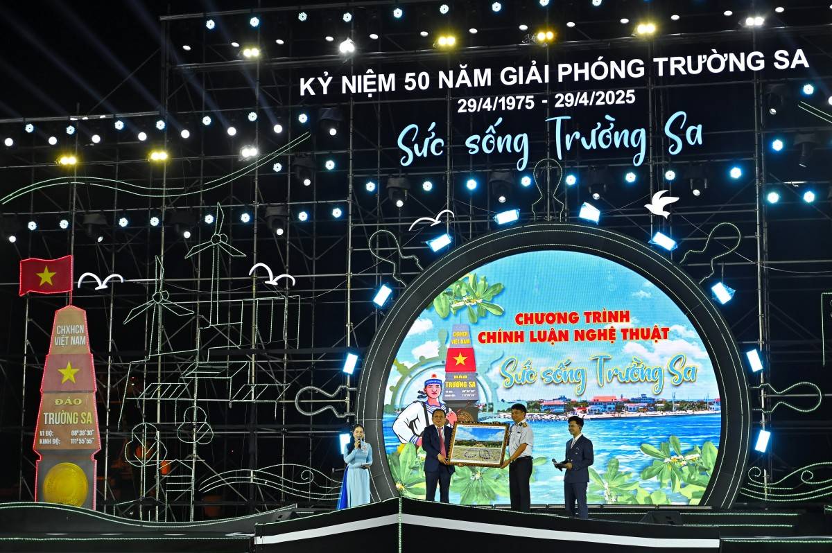 Chương trình chính luận nghệ thuật 