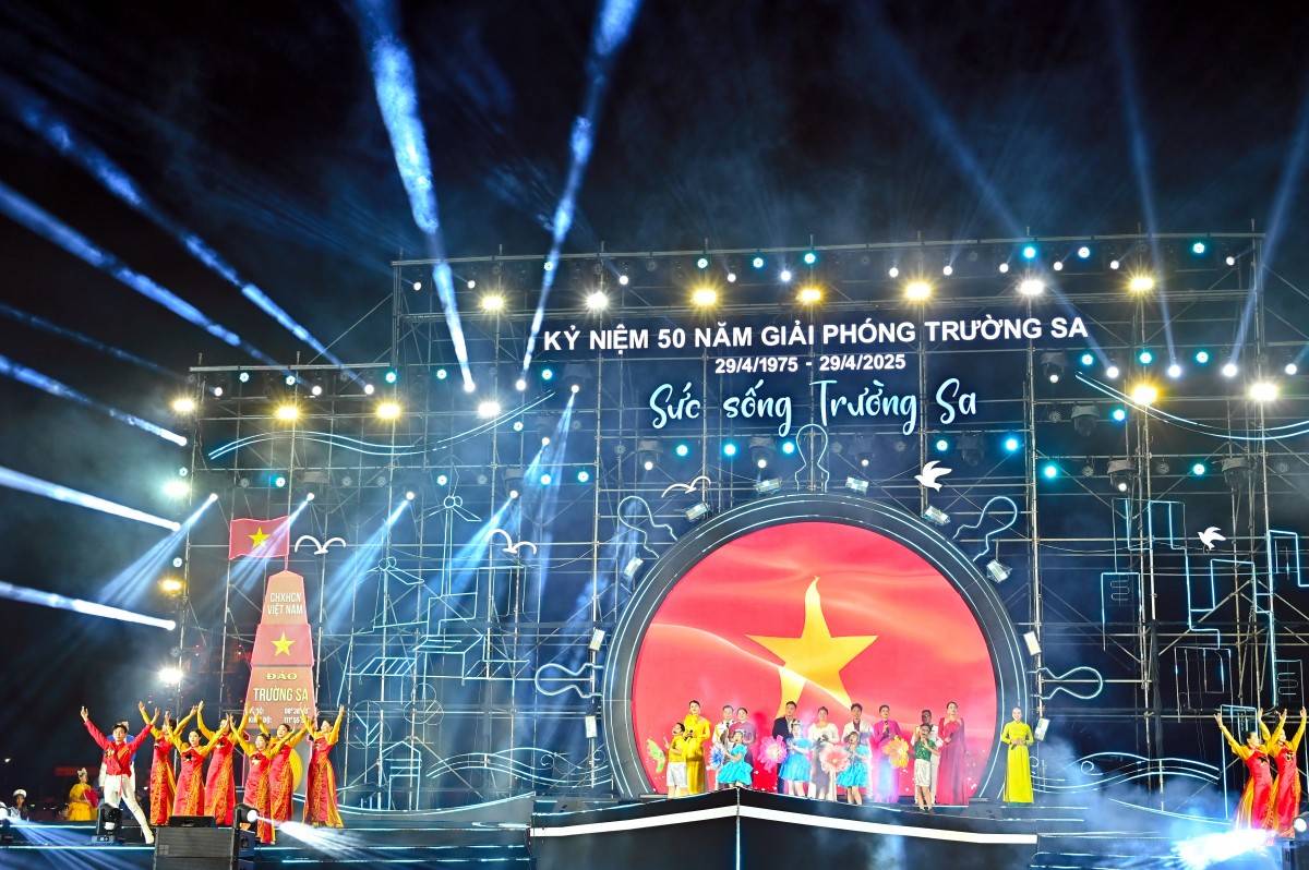 Chương trình chính luận nghệ thuật 