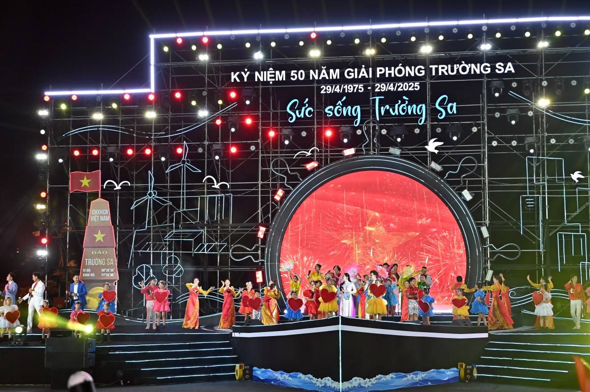 Chương trình chính luận nghệ thuật 