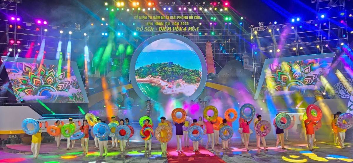 Chương trình nghệ thuật “Đồ Sơn - Điểm đến 4 mùa” với những tiết mục đặc sắc khắc họa những dấu mốc quan trọng trong hành trình trưởng thành của Đồ Sơn