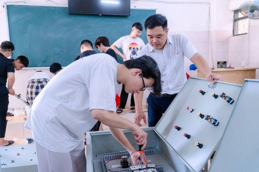 Ngành điện – điện tử “khát” nhân lực tay nghề cao giữa làn sóng phục hồi sản xuất