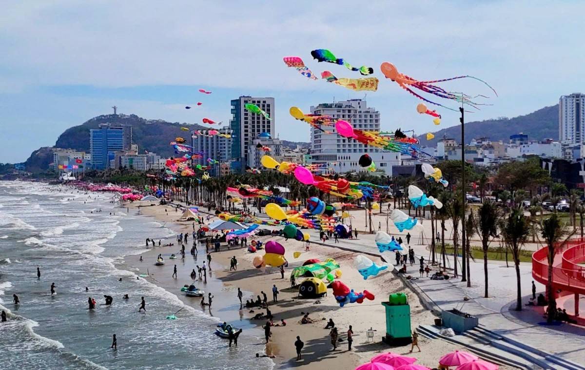 Bà Rịa – Vũng Tàu: Rực rỡ ngày hội Biển thu hút khách du lịch đến với dịp lễ 30/4 và 1/5