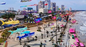 Bà Rịa – Vũng Tàu: Rực rỡ ngày hội Biển thu hút khách du lịch đến với dịp lễ 30/4 và 1/5