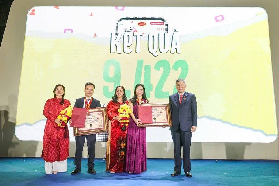 Bản đồ ẩm thực trực tuyến thuộc đề án _Biến tấu - Vạn nguyên liệu, Nấu triệu món Việt_ của Maggi (nhãn hàng thuộc Nestlé Việt Nam)xác lập kỷ lục Việt Nam với 9.422 món ăn sau một tháng ra mắt