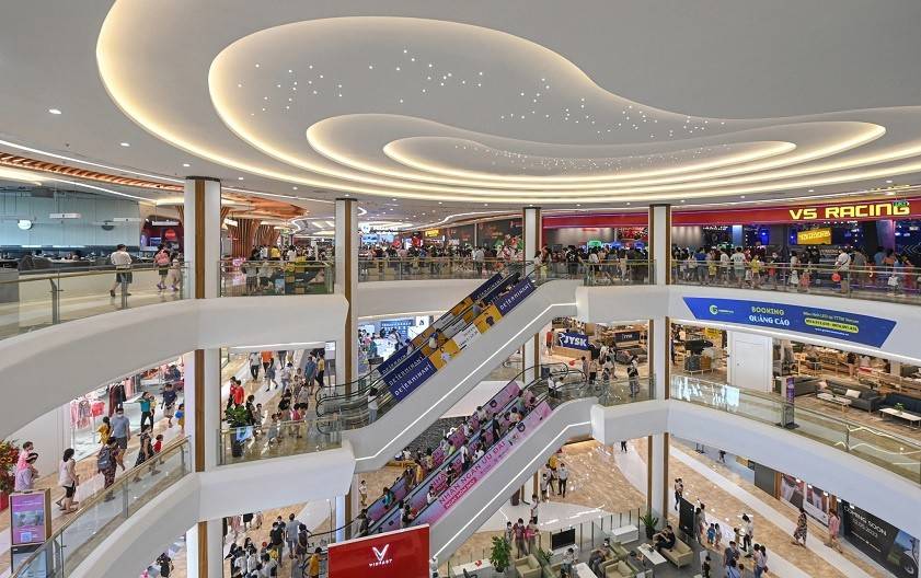 Bán lẻ đường phố hụt hơi trước sức mạnh trung tâm thương mại hiện đại