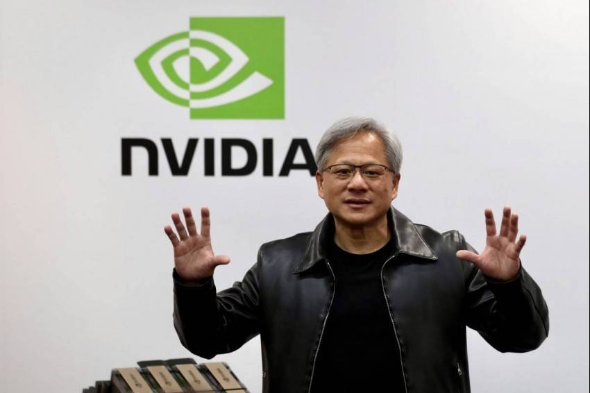 CEO Jensen Huang được tăng lương bao nhiêu sau một thập kỷ không đổi ?