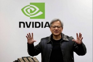 CEO Jensen Huang được tăng lương bao nhiêu sau một thập kỷ không đổi ?