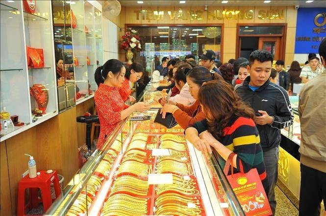 “So gang” vàng miếng, vàng nhẫn: Nhà đầu tư nên xuống tiền vào đâu ?