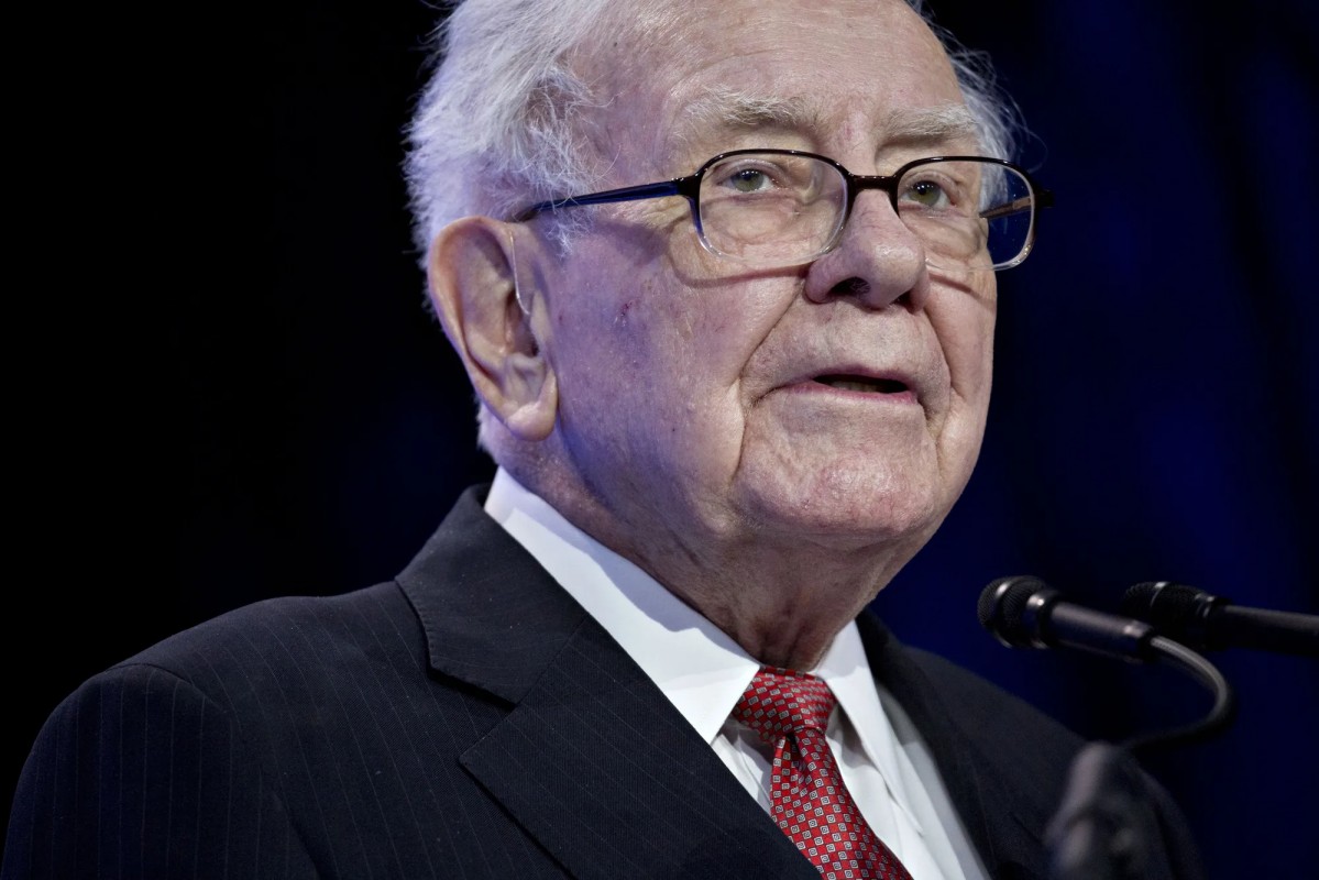 Tỷ phú Warren Buffett từ nhiệm sau 60 năm chèo lái Berkshire Hathaway