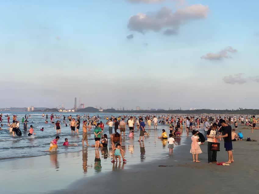 Đà Nẵng, Quảng Nam, Quảng Ngãi đón hơn 1,1 triệu lượt khách trong dịp nghỉ lễ 30/4 và 1/5