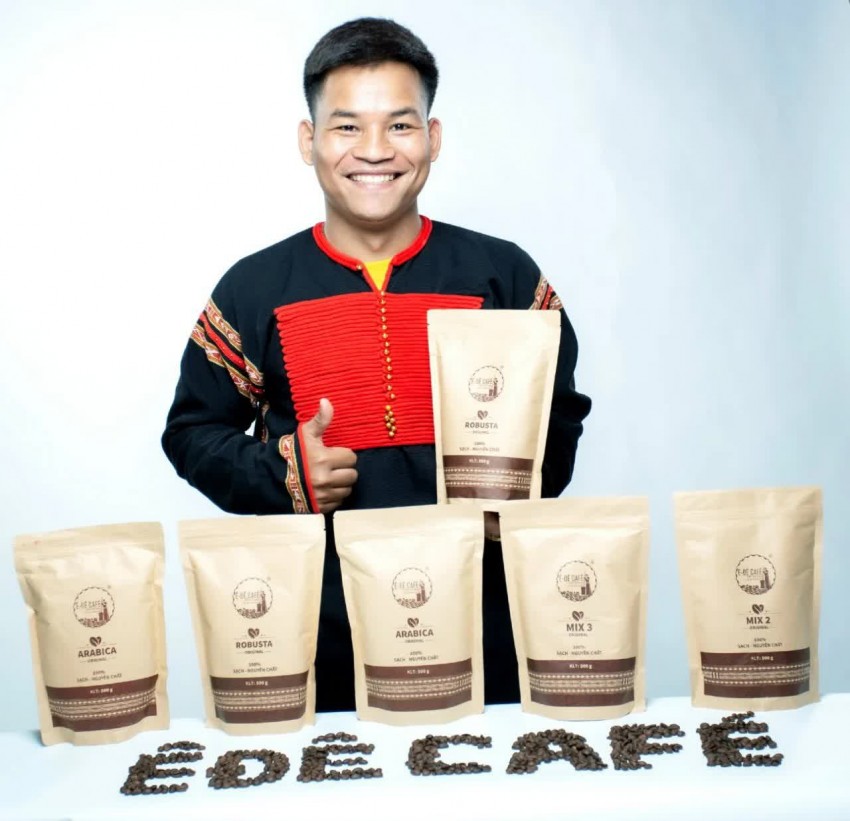 Chàng trai Ê Đê với giấc mơ đưa cà phê buôn làng ra thế giới